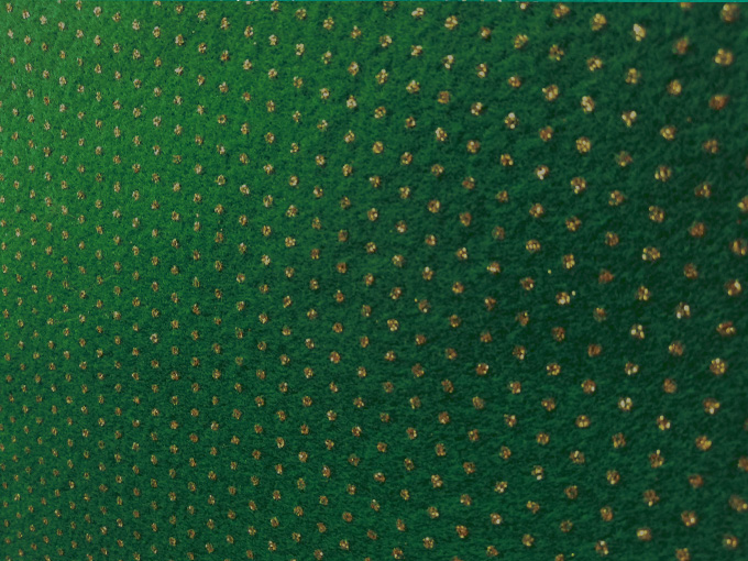 Fieltro verde puntos dorados de 50 cm x 75 cm