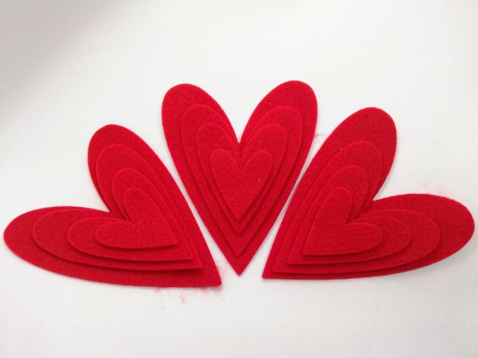Corazones troquelados color rojo - 3 Set por 4 corazones cada uno