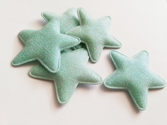 Estrellas verdes acolchadas brillantes de 6.5 cm