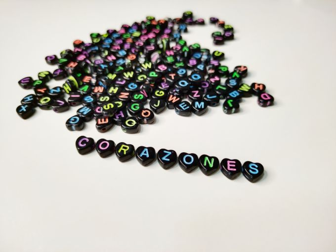 Letras para bisutería y manualidades - abecedario corazones negros