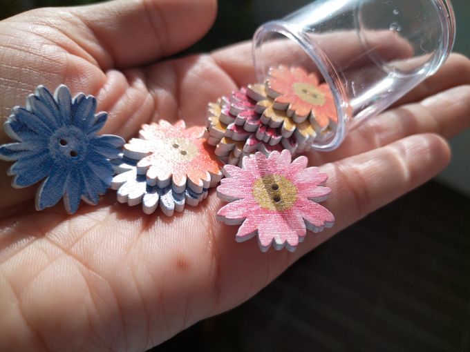 Botones de madera flor de 2.5 cm