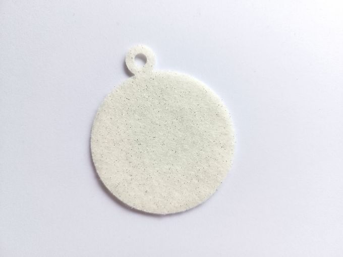 Bolas troqueladas color crema escarchada x 5 unidades