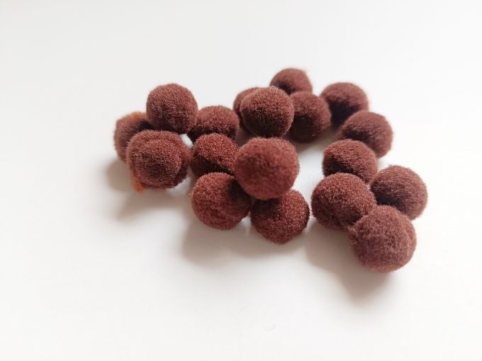 Pompones suaves café - De 1.5 cm x 20 unidades